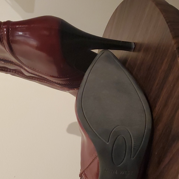 Nine West patent leather boots in Burgundy Size 9 - Picture 4 of 4